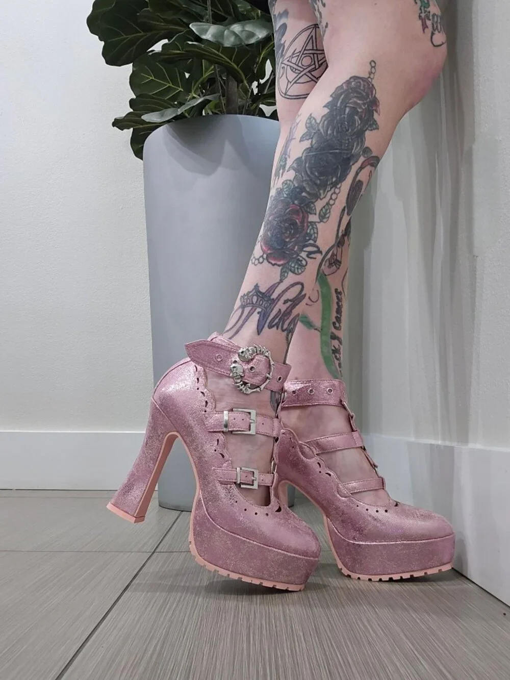 Ellie ✦ DAPHNE Pink Chunky Platform Heels ✦ Metallic Skull Buckle Size 9 NWT